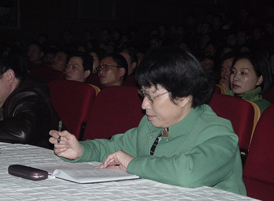 科级干部听报告再给防腐上根弦