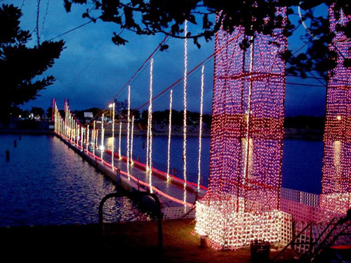 台湾彰化县搭鹊桥 欢度七夕情人节(图)