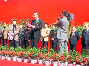 乐清被命名为中华全国钻头(建工)产业基地,庆典仪式在乐清芙蓉镇隆重