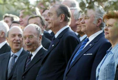 欧盟首脑希腊签约 接纳东欧十国加入