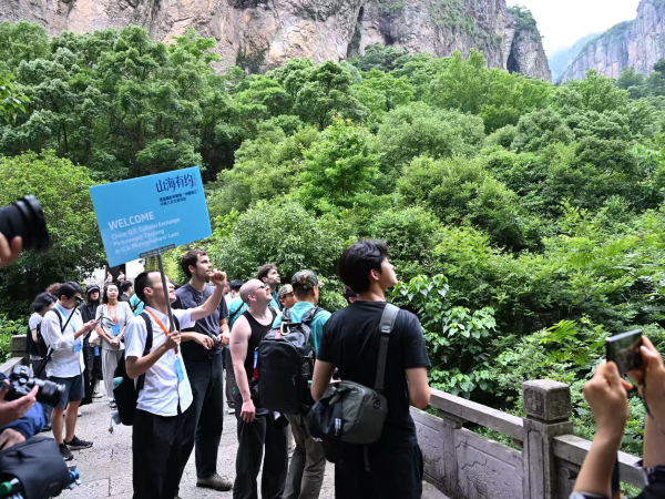 “山海有约”美国摄影师聚焦“诗画浙江” 雁荡山行收获满满惊喜