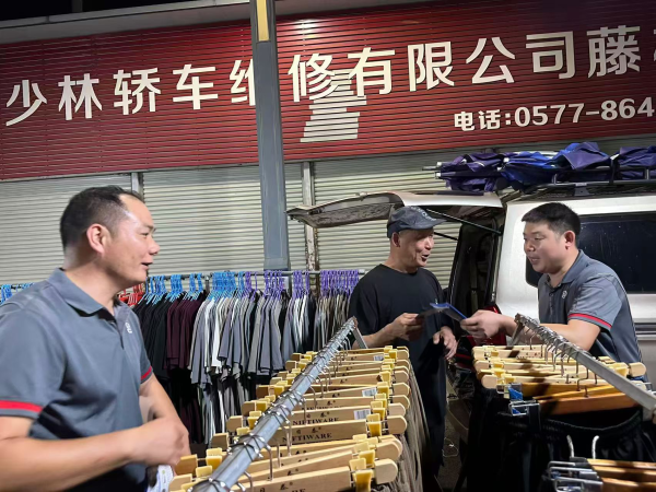 鹿城快递外卖骑手化身“静音宣传员” 走街串巷为高考学子温情护航