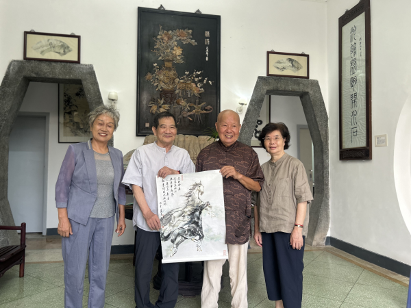 鹿城:书画名家聚首红欣花园