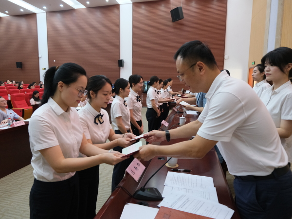 从“被动办”到“主动算”! 瓯海472名“社保规划师”持证上岗