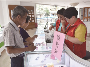 银发好物②|一副老花镜读懂适老匠心!温州冠豪眼镜打造银发护眼“专精特新”样板