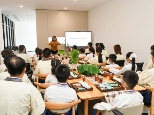大暑荷灯映民俗,“定格”盛夏节气之美
