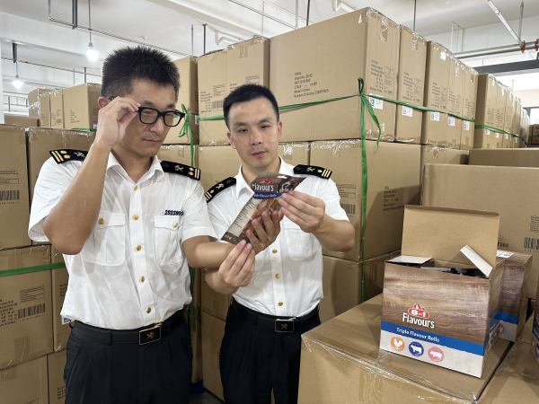 AI智能眼镜首次用于查验出口宠物食品