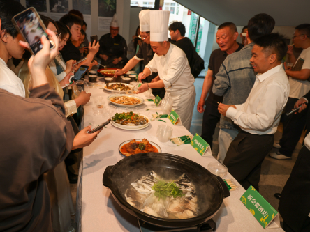 泽雅水库开渔!1000公斤包头鱼“游”上餐桌