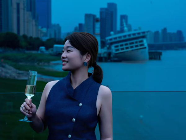 在山海边贩卖风景的95后姑娘