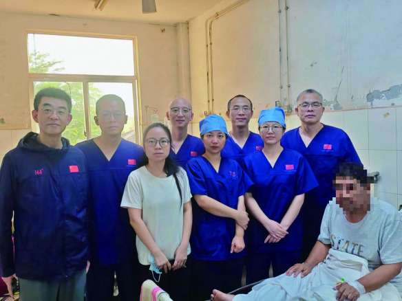 温州援非医生不放弃不将就 极限条件拼出最优救治