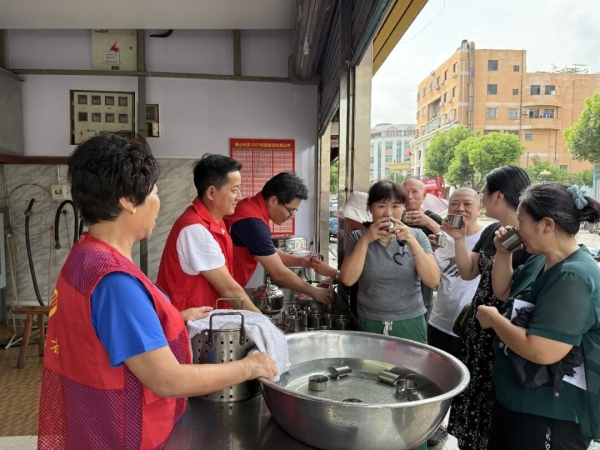 19年!海城街头那个“不睡觉”的伏茶摊