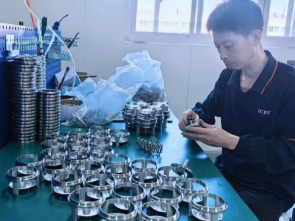 顺势AI算力浪潮!龙湾打造液冷管路“中国连接件”