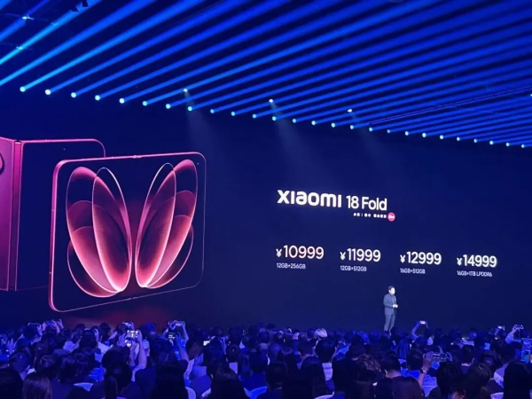 雷军:中折叠手机小米18 Fold售价10999元起