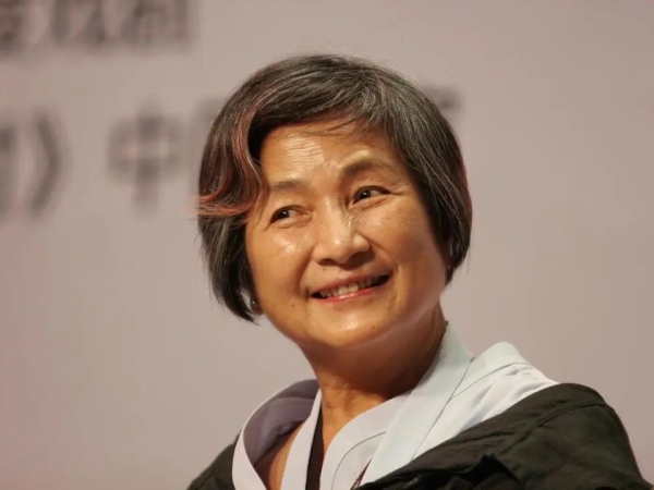 知名女演员郑佩佩去世后捐赠了大脑