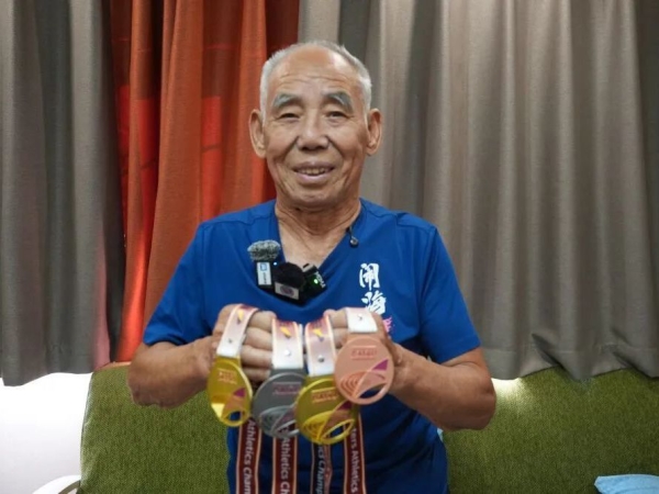 92岁大爷,获2金1银1铜!