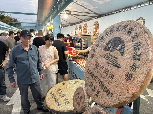 把月饼的香味变成古镇的人气!瓯式月饼嘉年华首日吸引上万游客