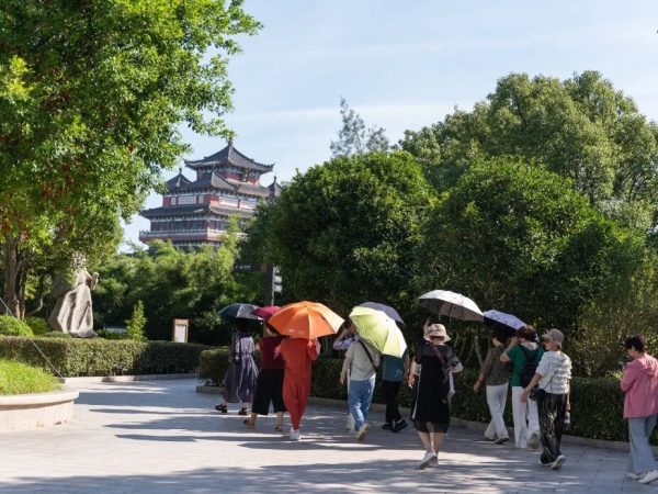 礼遇敬老,洞头国有景区60岁以上长者免票,可携1名家属同免!